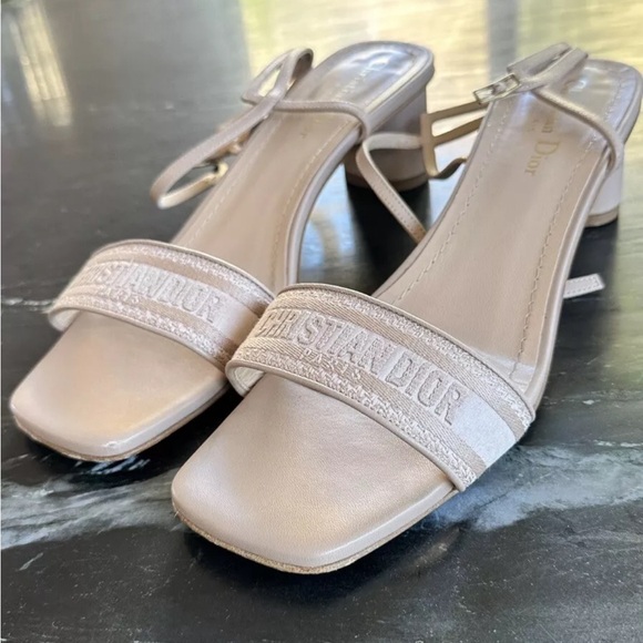 Sandals have only been worn once and are in fantastic shape! Nude/Pink - Picture 1 of 6